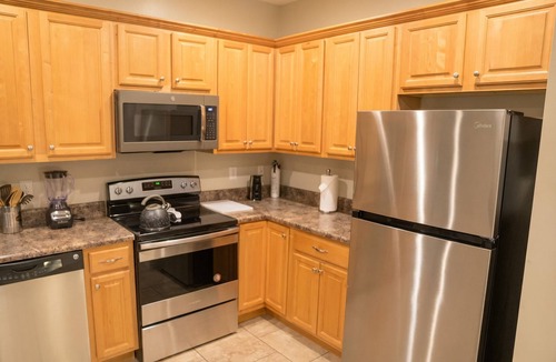 Kreole Apartment | Rest & Recharge · 3BR · Near Ingalls & Shipyard