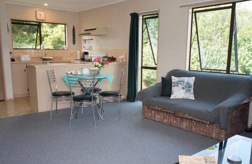 Raglan Cottage | Rest & Relax - Raglan Holiday Home