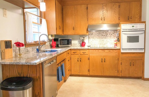 Richfield House | Restful Richfield Retreat with Attached Gargage and King Bed. MSP & Shopping.