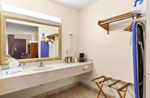 St. Augustine Beach Hotel | Restful Stay Ideal for Couples & Families Near St. Augustine Beach - 1.7 miles