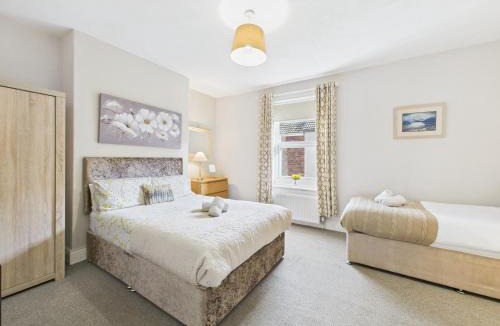 Shiremoor House | RestfullStays- 3 Bedroom, 4 Bed House FREE PARKING