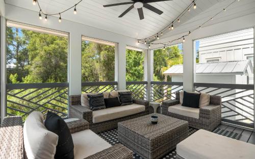 Treetop House | Resting Beach Face