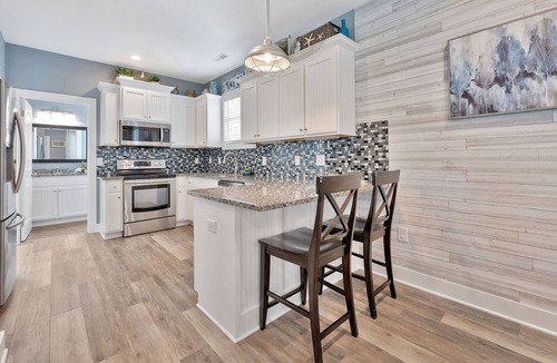 Garden City House | Resting Beach Place: Garden City/Murrells Inlet. 2 blks to Beach, Hot Tub, Private Pool, Golf Cart Included