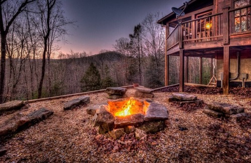 Aska Cabin | Resting Bear Retreat Hot Tub Pool Table Fire Pit