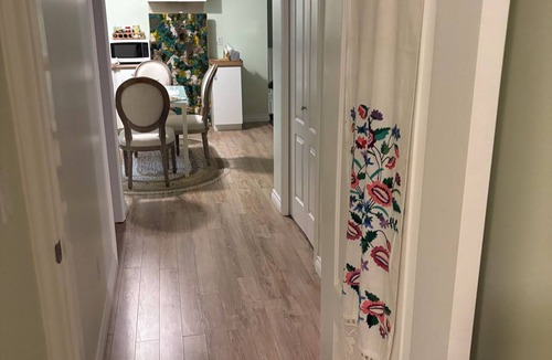 Port Moody Bed & Breakfast | Restorative stay. Charge EV, use cedar tub for hot or cold plunge.