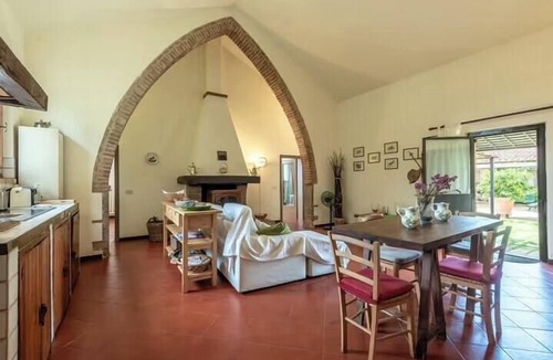 Ponte di Gabbiano House | Restored barn with views of Siena countryside