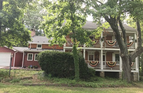 Biglerville House | Restored 1808 home present during battle 5 mi west of NMP - Queen BR rental