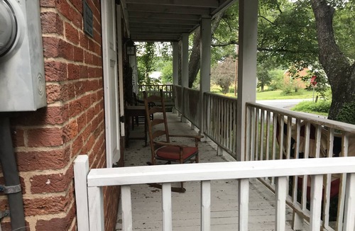 Biglerville House | Restored 1808 home present during battle 5 mi west of NMP - Queen BR rental