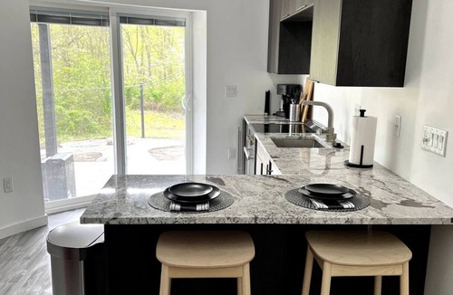 Rockbridge Cabin | Restored Grain Bin with Hot Tub, King Bed, Vending Machine. Dog-friendly!