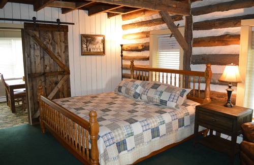 Perrysville House | Restored Historical Farmhouse With Pond And Farm Animals At Mohican State Park