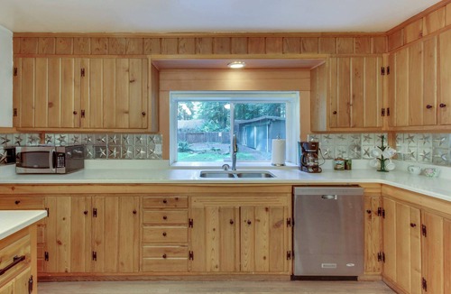 McKenzie Bridge House | Restored log cabin with classic porch - near river, trails, hot springs, & more