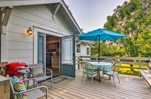 Mars Hill House | Restored Mars Hill Home on 1 Acre: Walk to Town!