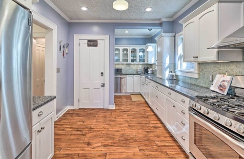 White Mills House | Restored Victorian Home - Walk to Downtown Hawley!