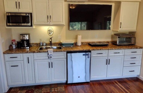 Gaston Apartment | Retreat Apt. for Groups and Families