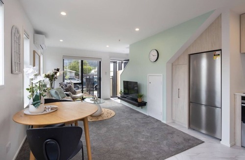 Lower Hutt Apartment | Retreat at Biddle Crescent