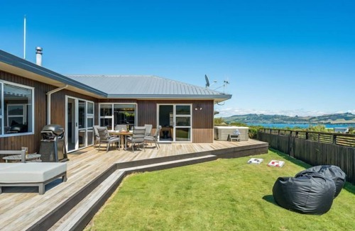 Hilltop House | Retreat on Harvey Street
