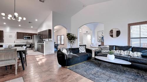 Paradise Park Vista House | Retreat Specials Private Backyard Oasis