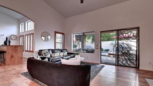 Paradise Park Vista House | Retreat Specials Private Backyard Oasis