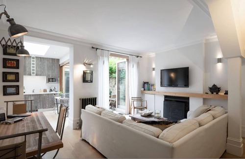 Chelsea Riverside Apartment | Retreat to a Stylish 1 Bedroom Flat in Chelsea