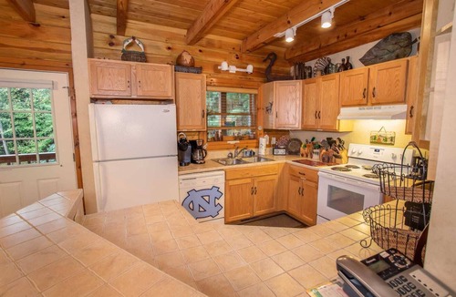 Boone Cabin | Retreat with River Access & Mountain Views