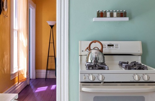 East Liberty Apartment | Retro 1BR Flat in the Heart of East Liberty | King Bed | Longer Stays Welcome