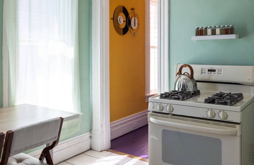 East Liberty Apartment | Retro 1BR Flat in the Heart of East Liberty | King Bed | Longer Stays Welcome
