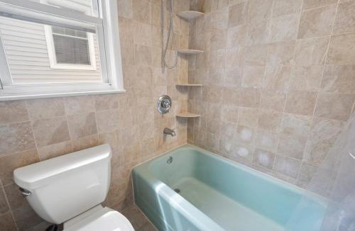 Southeast Yonkers Apartment | Retro 3BR Walkup Apt and Shared Yard and Parking