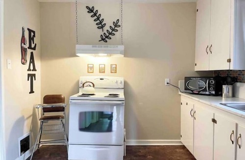 Billings House | Retro Abode, 3Bed 1Bath w/Garagenn