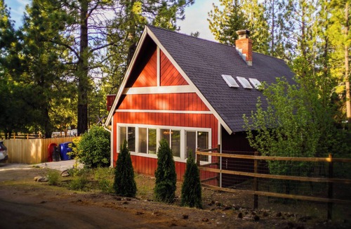 Woodlands House | Retro Chic Scandanavian Chalet with Spa, Pool table, king beds