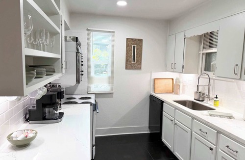 Greater Heights Apartment | retro elegance: pool,hot tub,Easy World Cup Access