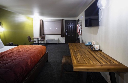 Orchard District Hotel | Retro Firepits & Heated Pool Near Downtown Bend & Old Mill District