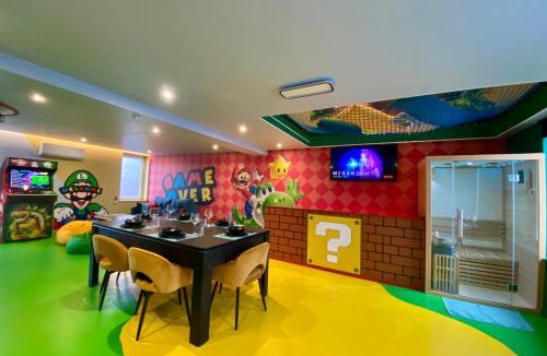 Courcelles Apartment | Retro Gaming Corner - Arcade Games - Jacuzzi - Sauna - Switch 2