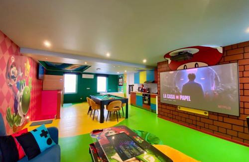 Courcelles Apartment | Retro Gaming Corner - Arcade Games - Jacuzzi - Sauna - Switch 2