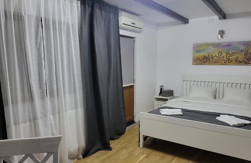 Pantelimon House | Retro House