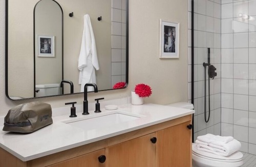 Jackson Hotel | Retro-Inspired Lodge w/On-Site Dining & Social Courtyard in Jackson Hole