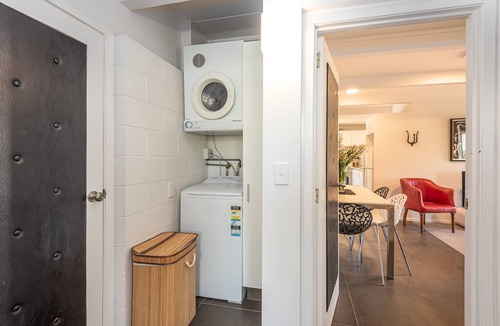 Mount Pleasant House | Retro living - with an edge