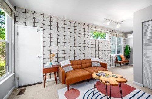 Durham Apartment | Retro Loft steps from Duke