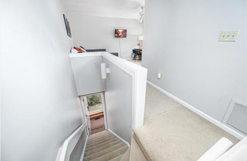 Durham Apartment | Retro Loft steps from Duke