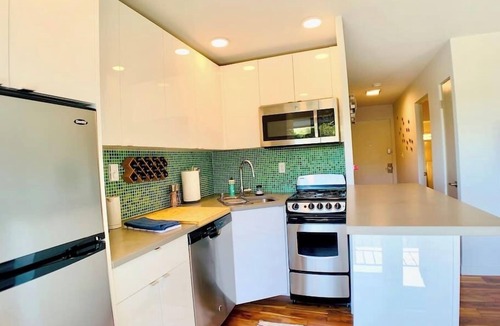West Queen Anne Apartment | Retro meets Modern-Walkable & Mins to Attractions