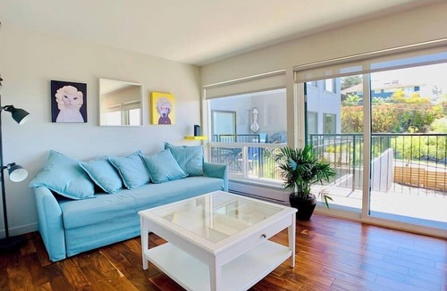 West Queen Anne Apartment | Retro meets Modern-Walkable & Mins to Attractions