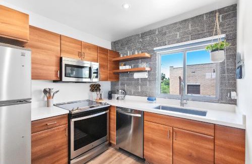 Roosevelt Apartment | Retro-Modern Hideout in DTPH Pool & Parking