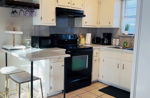Eagle Pass Apartment | Retro Place - 2bedroom/1bathroom - GREAT VALUE!