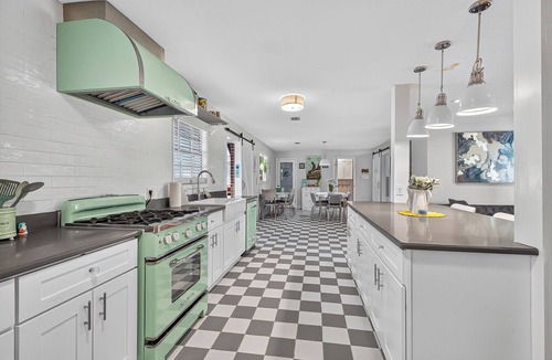 Milton House | Retro Style River house in Milton Florida on Beautiful Black Water River.