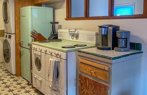 Zaferia Condo | Retro Vibes - Updated 1950s 1 Br/1 bath Duplex Unit