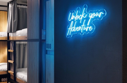 Omonia Hostel | Retroverse Eccentric Stay
