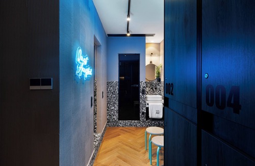 Omonia Hostel | Retroverse Eccentric Stay