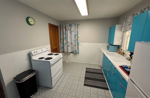 Murfreesboro Apartment | Retroville – A Cozy, Family- & Pet-Friendly Retro Retreat, Fun and Unique!