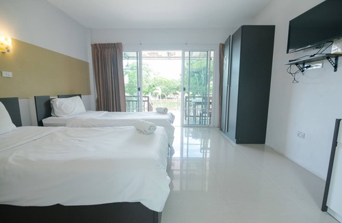 Chom Bueng Resort | Reuan Chom Dao Resort