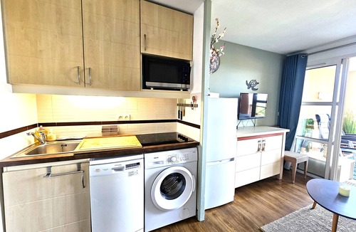 Cap Esterel Apartment | Rev'Azur Vue mer, Clim,lave linge, frigo+congélateur, Fibre, Centre Village (C2)