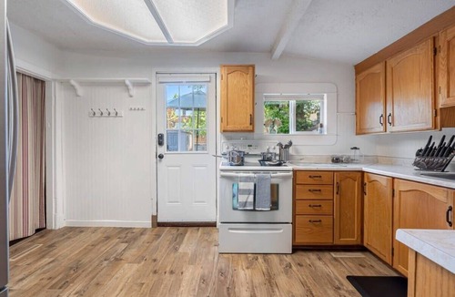 Drumheller House | Rex Retreat | Steps to the Big Dino | Sleeps 8